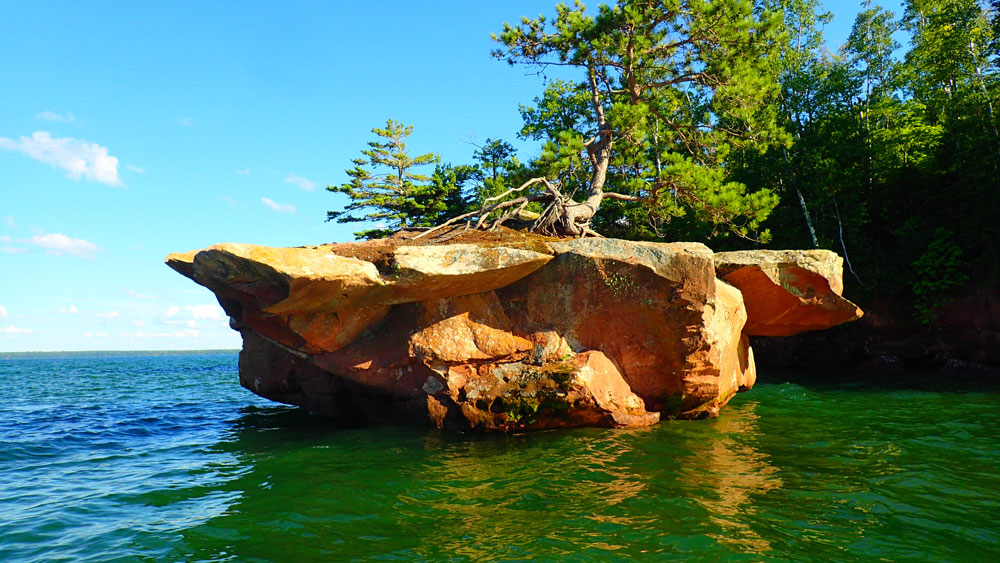 Trek & Trail - Apostle Islands Sea Cave Tours